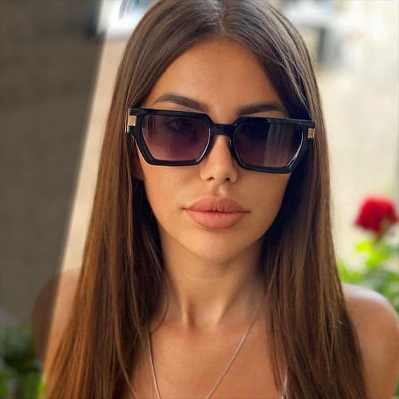 image-Retro Square Sunglasses UV400 Black Frame