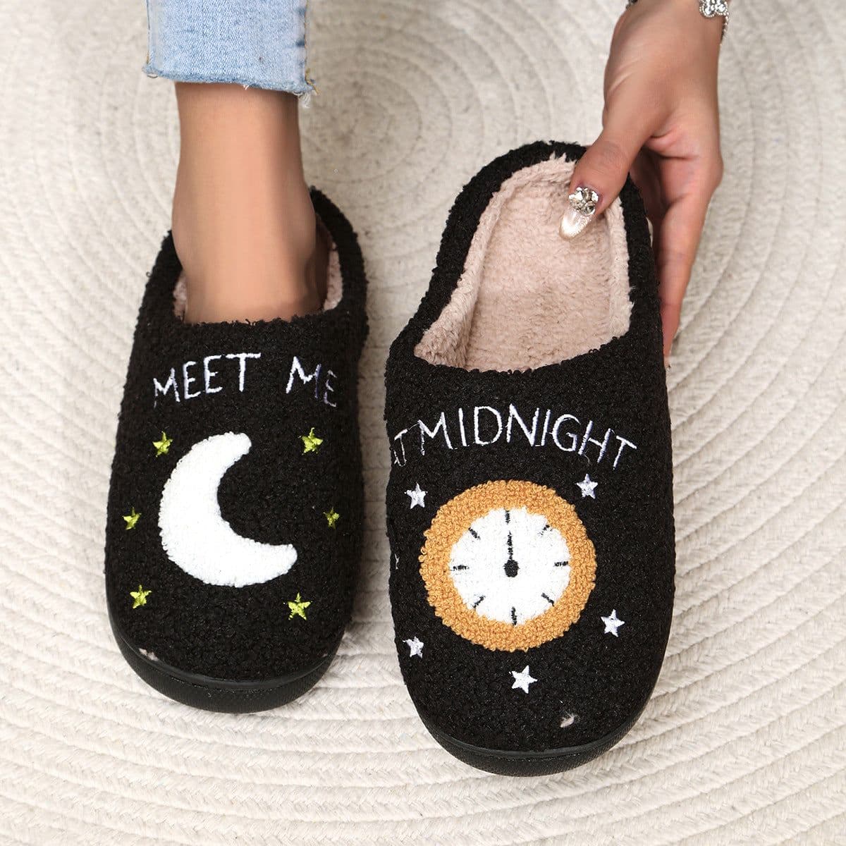 image-Women's Tai Chi Cotton Slippers with Velvet Lining