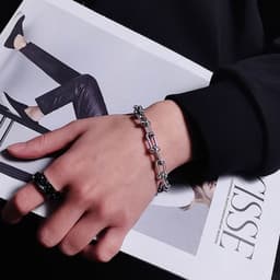 image-U-Shaped Buckle Necklace Collarbone Chain