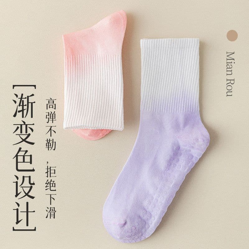 image-Gradient Color Cotton Socks for Women Pink One Size