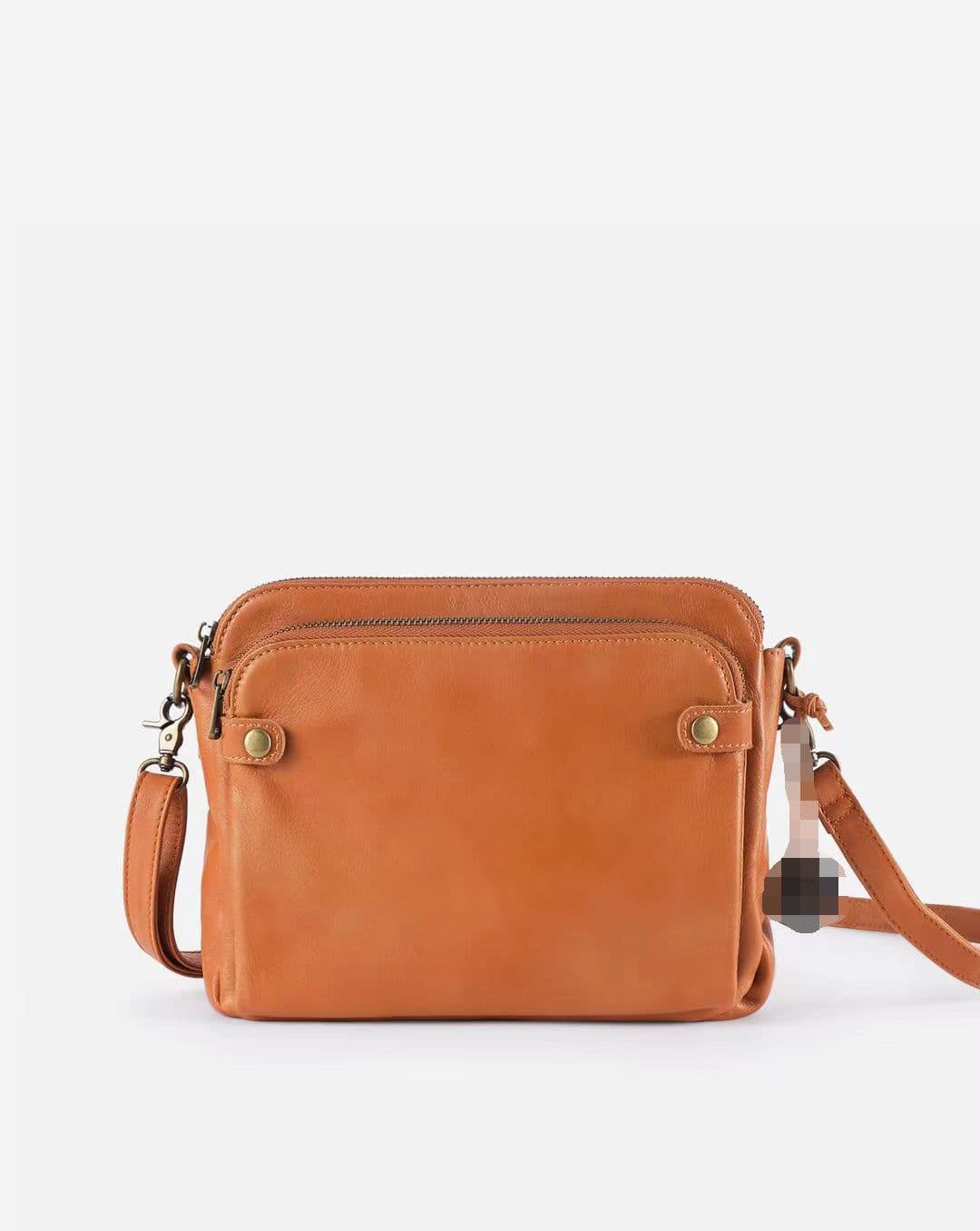 image-Retro Three-Layer Leather Messenger Bag Black