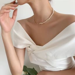 image-Light Luxury Freshwater Pearl Collarbone Chain Necklace
