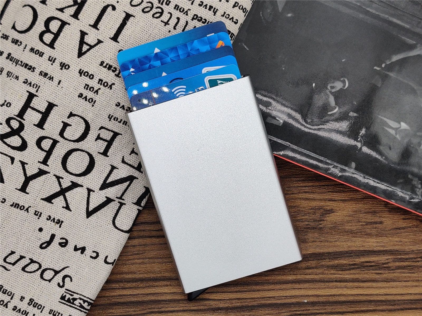 image-QUXI Metal Aluminum Card Holder with RFID Protection