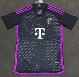 image-Bayern Munich Home Red White Striped Football Jersey XXL