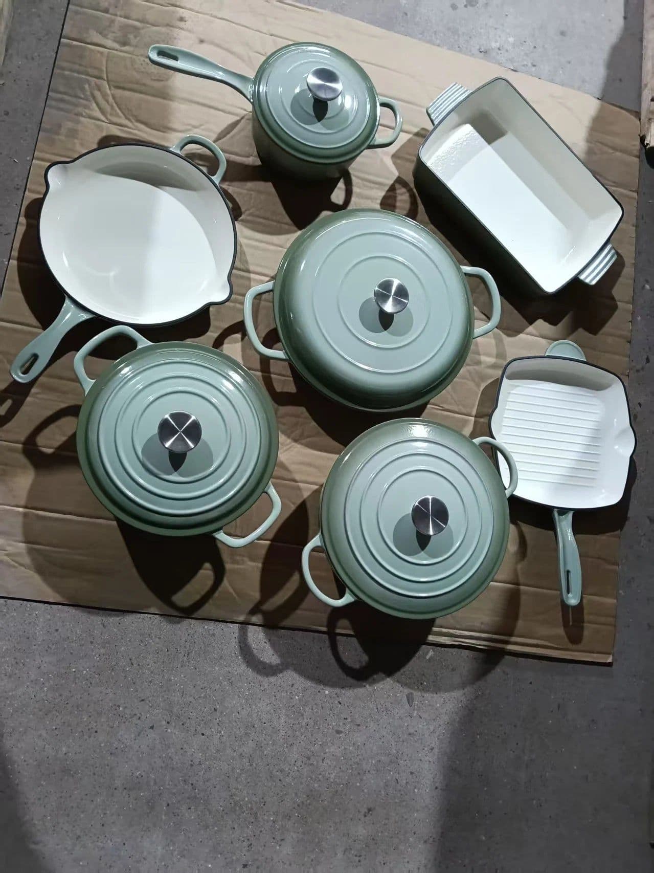 image-YANZHIYUAN 11-Piece Enamel Cast Iron Cookware Set
