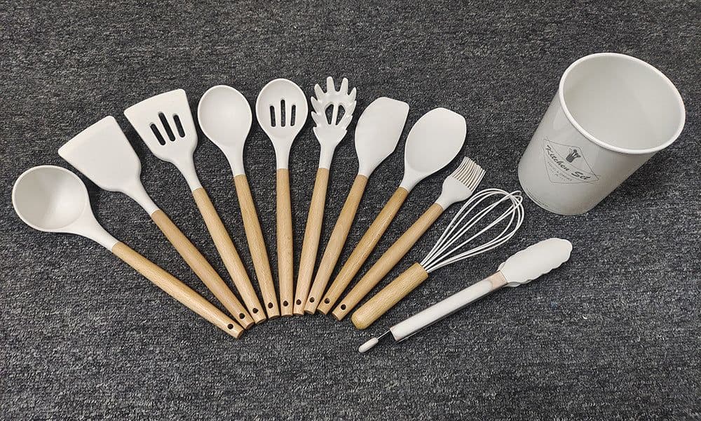 image-Cross-border stock storage barreled 11-piece silicone kitchenware set with wooden handle 11-piece seven-color silicone kitchenware set