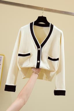 image-2020 early autumn Korean version of small fragrance style contrast color V-neck cardigan single-breasted short knit sweater women's sweater jacket