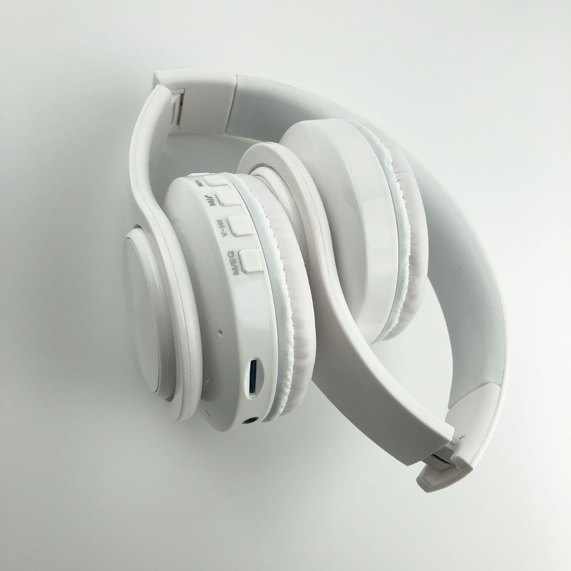 image-HIFI Wireless Headphones Bluetooth Stereo Headset Music Headset FM SD Card Sport Headphone With Mic For PC