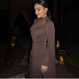 image-Solid Color Slim Fit Pleated Long Sleeve Dress