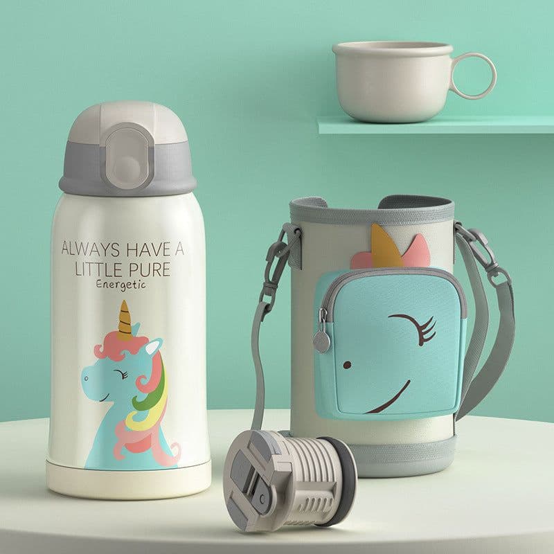 image-Baby water cup goes out to carry water cup