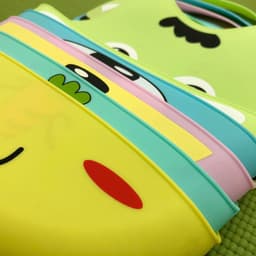 image-Baby food grade silicone food meal pockets Children's dinner pockets Waterproof disposable cartoon bibs Adjustable bibs