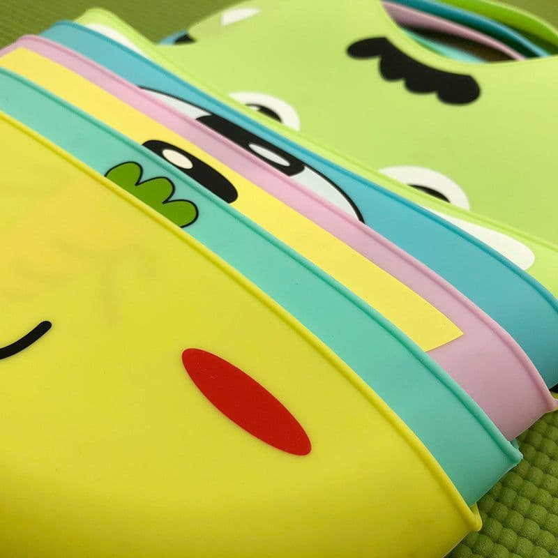 image-Baby food grade silicone food meal pockets Children's dinner pockets Waterproof disposable cartoon bibs Adjustable bibs