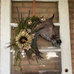 image-Horse Head Garland Christmas Decoration With Balls