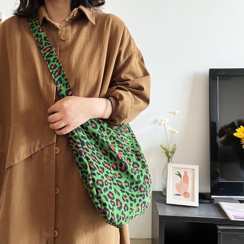 image-Korean ins super hot green leopard print canvas bag star's same style corduroy print large capacity shoulder crossbody bag