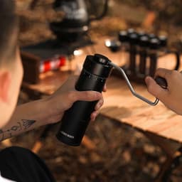 image-Bomber Blade R3 Manual Grinding Machine Coffee Bean Grinder Hand Grinding Coffee Machine Manual Hand Grinding Powder Italian
