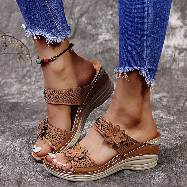 image-Cross-border foreign trade large size 2022 summer new retro casual flowers high-heeled women's wedge slippers