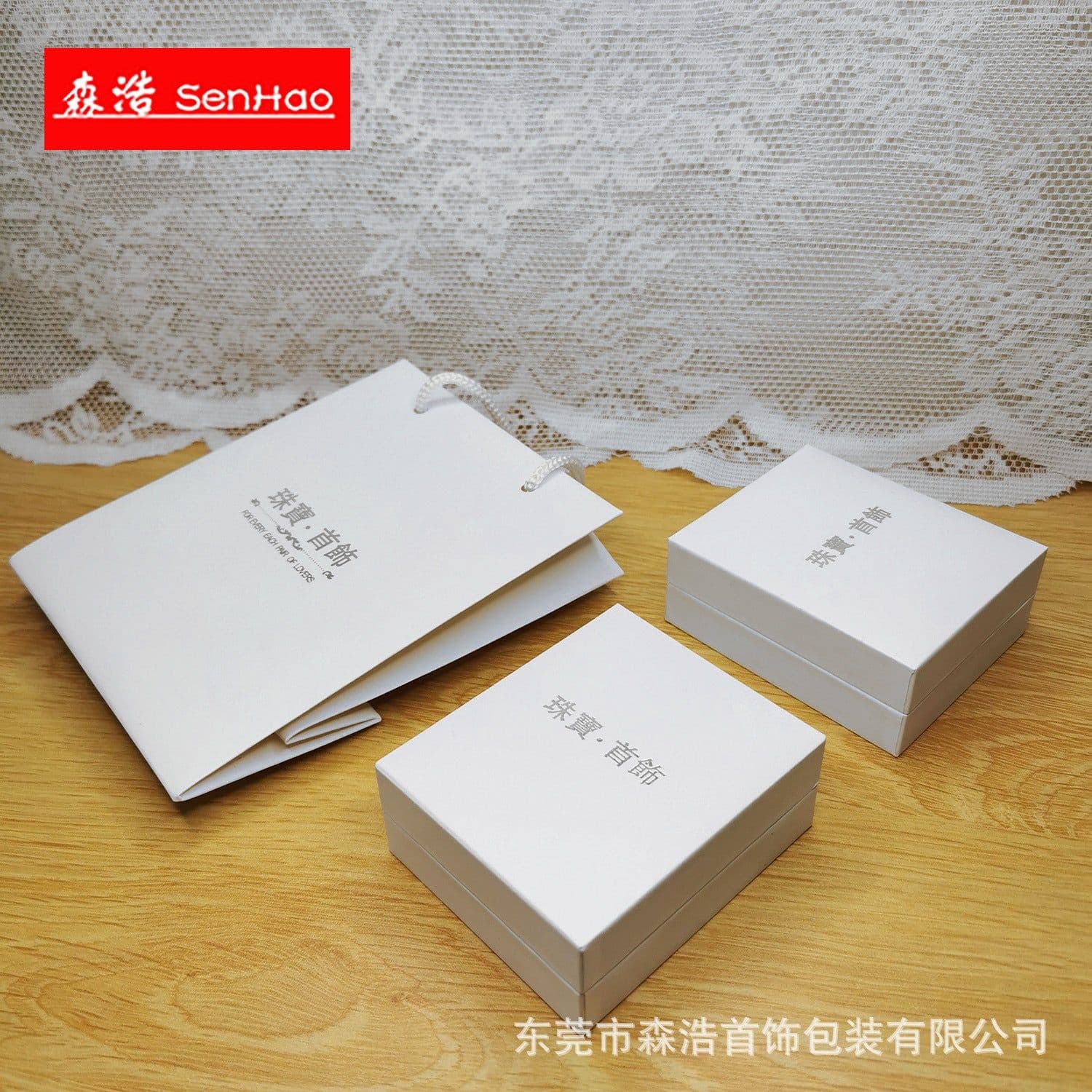 image-White Jewelry Box Necklace Pendant Box Jewelry Box Gift Box Clamshell Rubber Embryo Box Spot