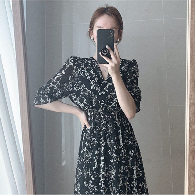 image-2021 new breastfeeding bellflower French sweet waist thin temperament v-neck floral chiffon dress