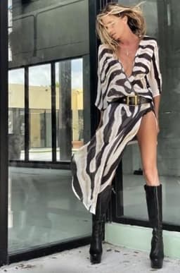 image-Cross-border foreign trade independent station new 2021 summer printing large size sunscreen beach loose holiday chiffon cardigan women