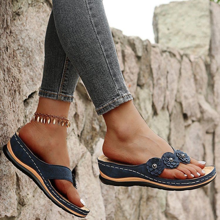 image-Sandals and slippers women's 2022 summer new three flower slippers thick bottom flip-flops flip-flops beach flip-flops women's sandals