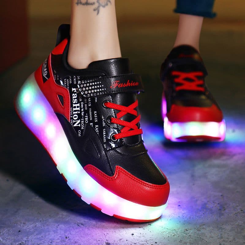 image-Manufacturers specialize in cross-border two-wheeled Heelys shoes for children, smooth roller shoes, boys and girls, skates, lights, wheel shoes