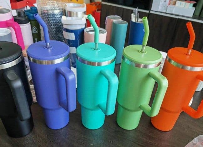 image-Amazon Explosive Car Mug 40oz Handle Ice Bull Mug 304 Stainless Steel Large Capacity Straw Beer Mug