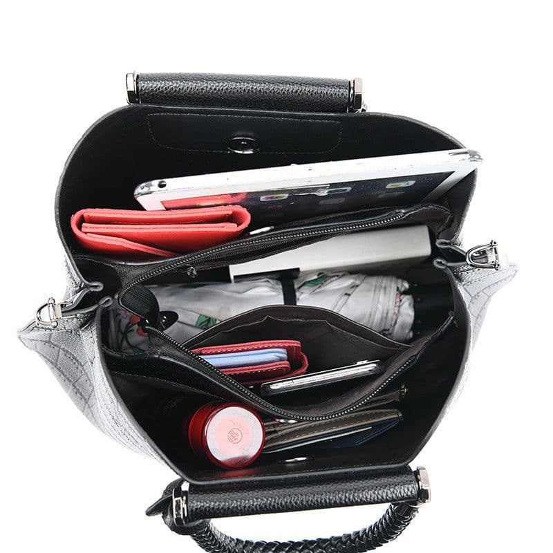 image-Women's Large-Capacity PU Messenger Bag - Red Zipper Street Style