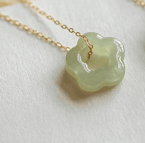 image-Hetian Jade Plum Blossom Pendant Necklace Green Jasper Antique Clavicle Chain