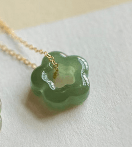image-Hetian Jade Plum Blossom Pendant Necklace Green Jasper Antique Clavicle Chain