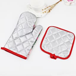 image-Fashion Santa Claus Microwave Insulation Pad 2-piece Oven Baking Gloves