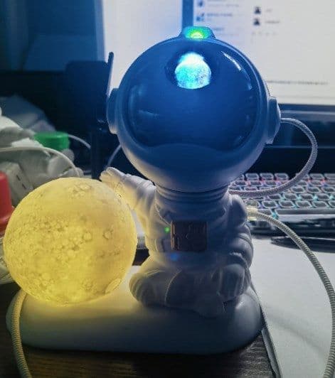 image-Astronaut Starry Sky Projection Lamp LED Night Light