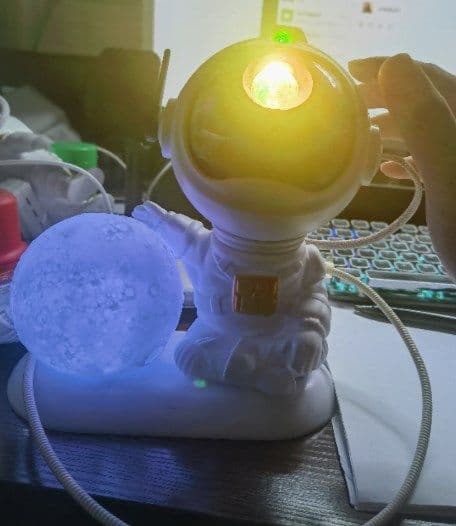 image-Astronaut Starry Sky Projection Lamp LED Night Light