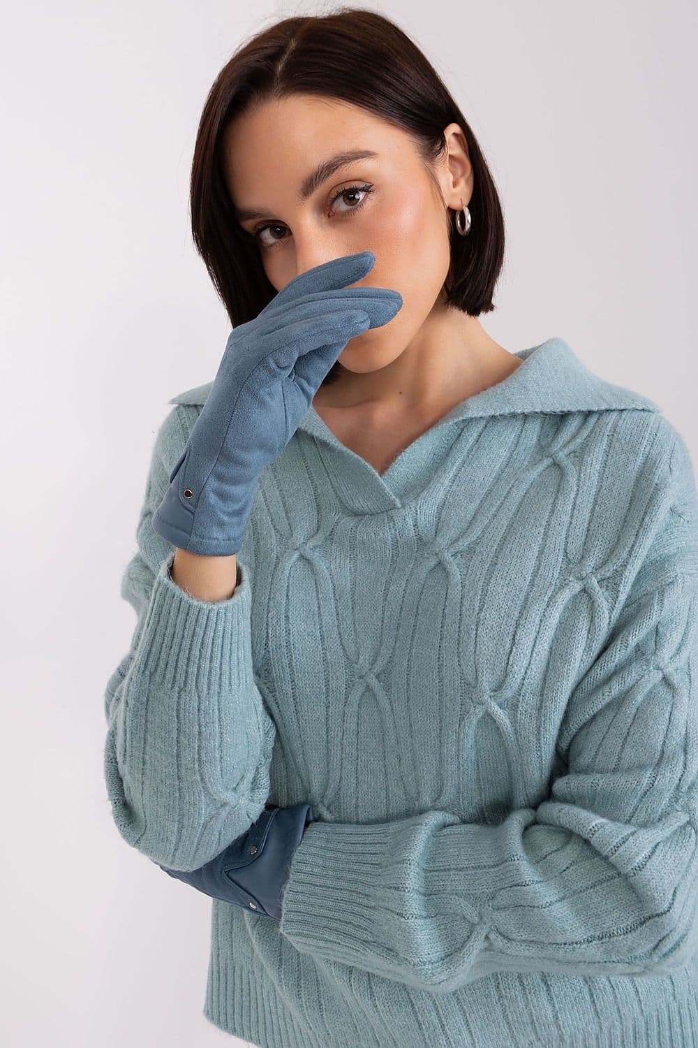 image-Gloves AT