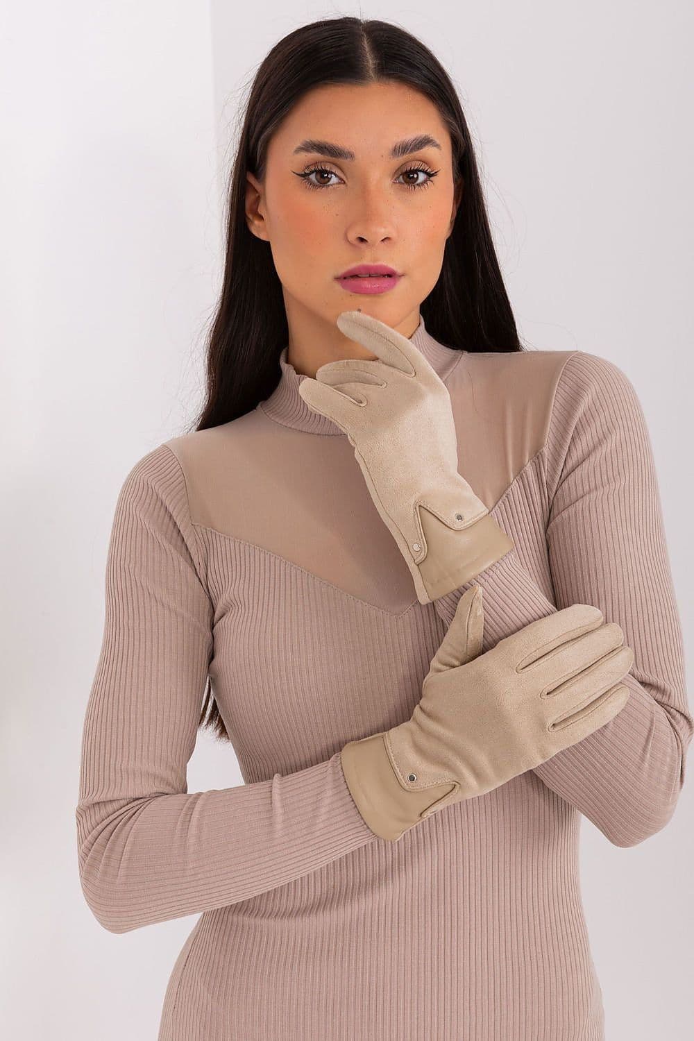 image-Gloves AT