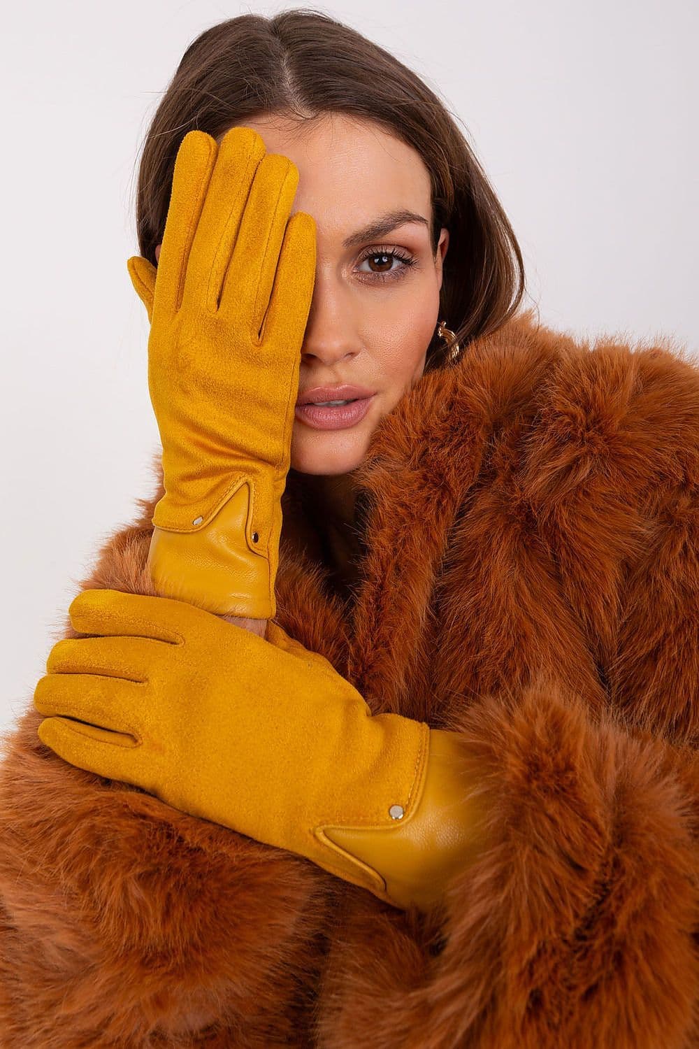image-Gloves AT