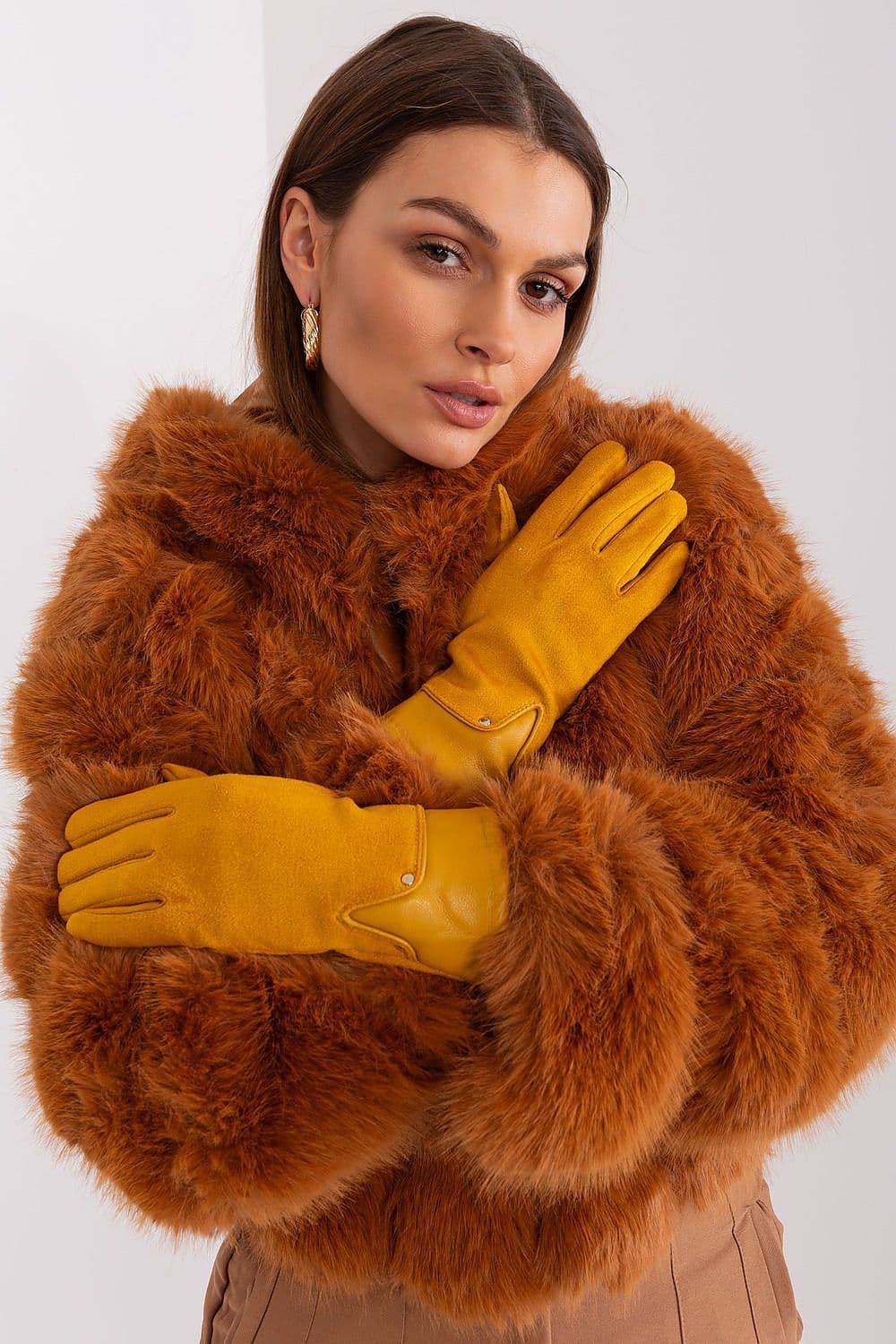 image-Gloves AT