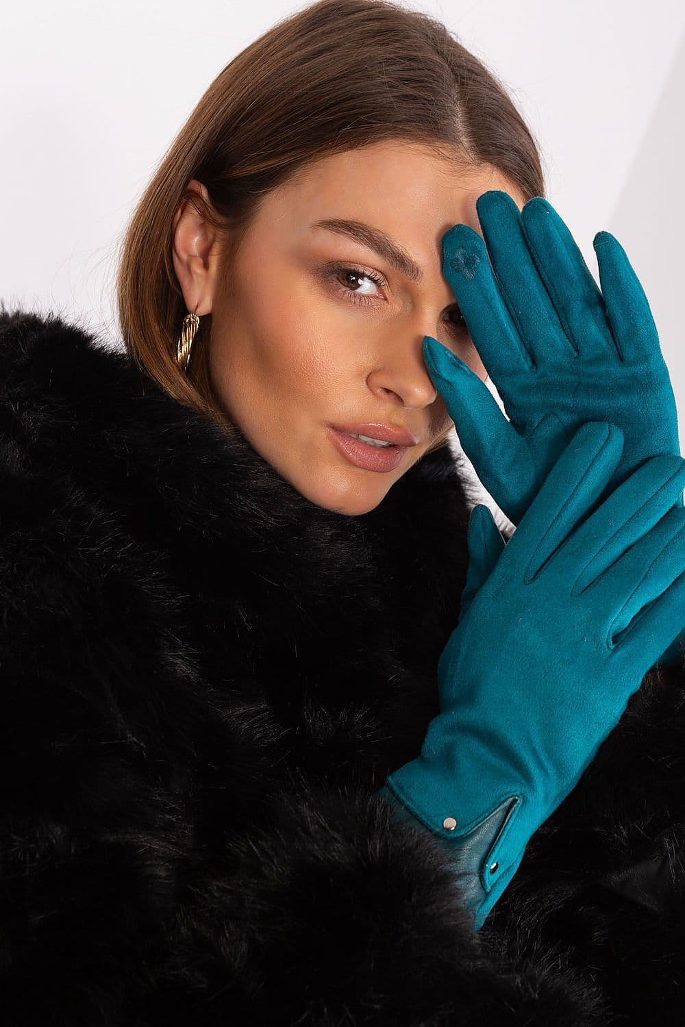 image-Gloves AT
