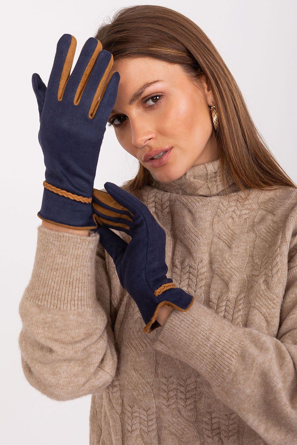 image-Gloves AT