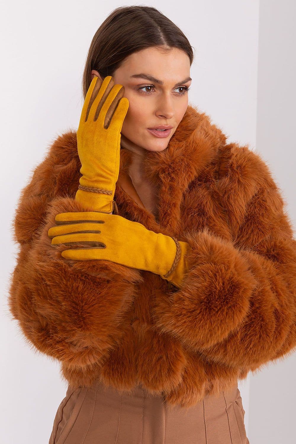 image-Gloves AT
