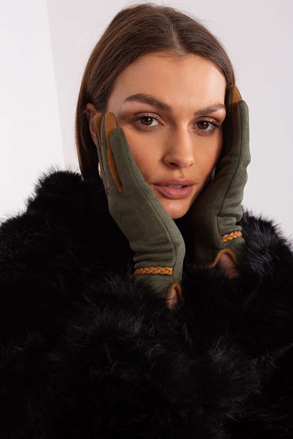 image-Gloves AT