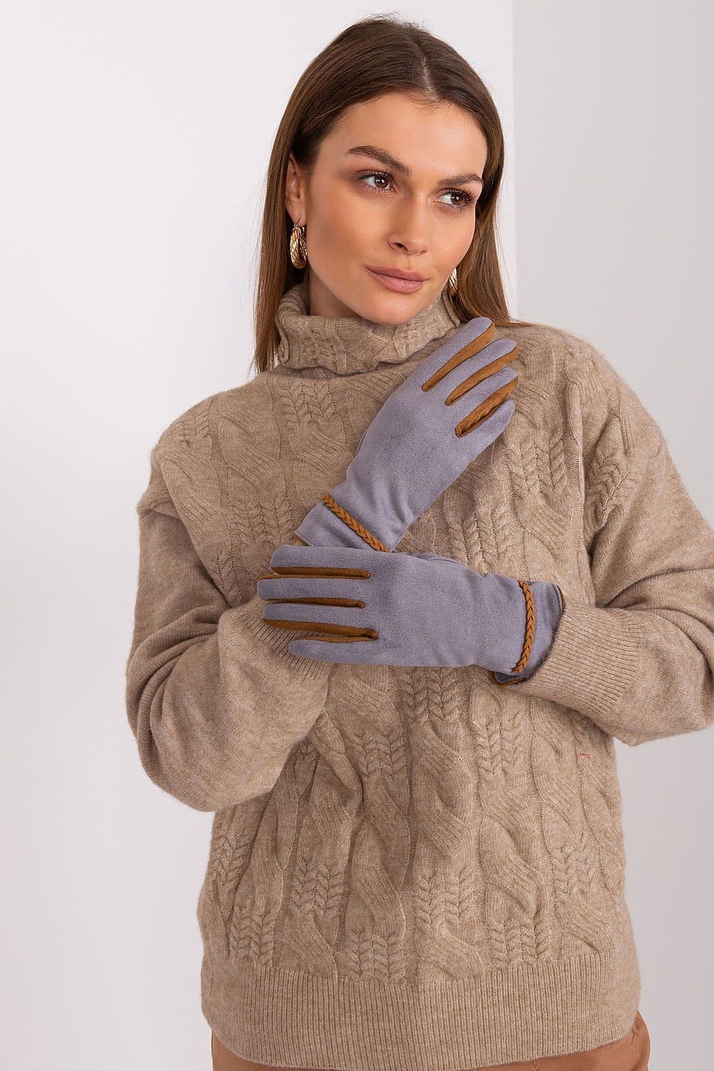 image-Gloves AT