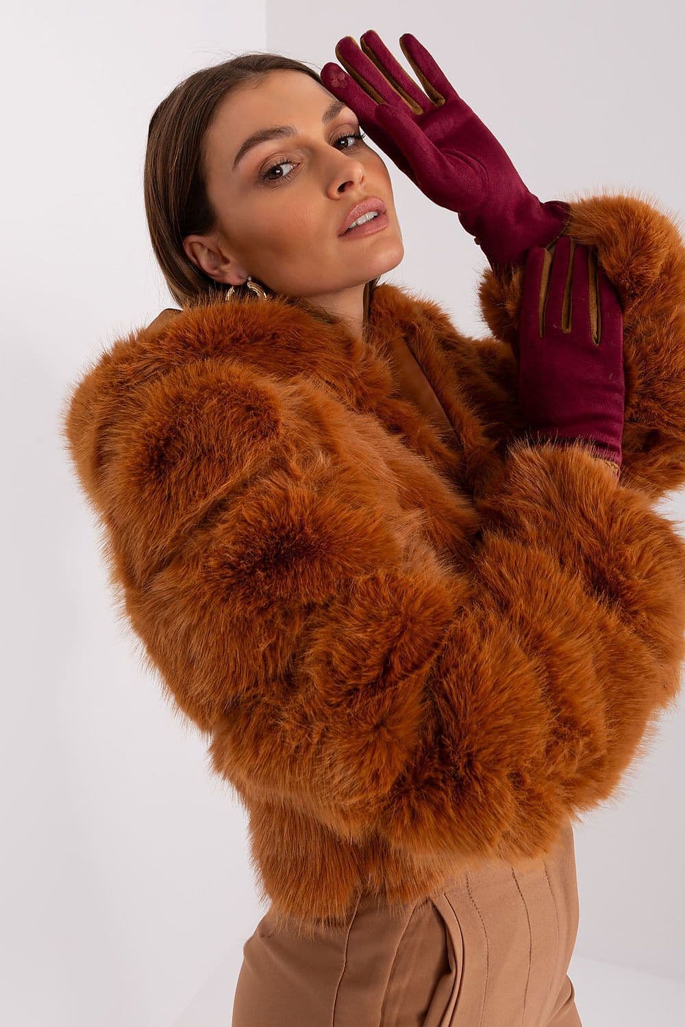image-Gloves AT