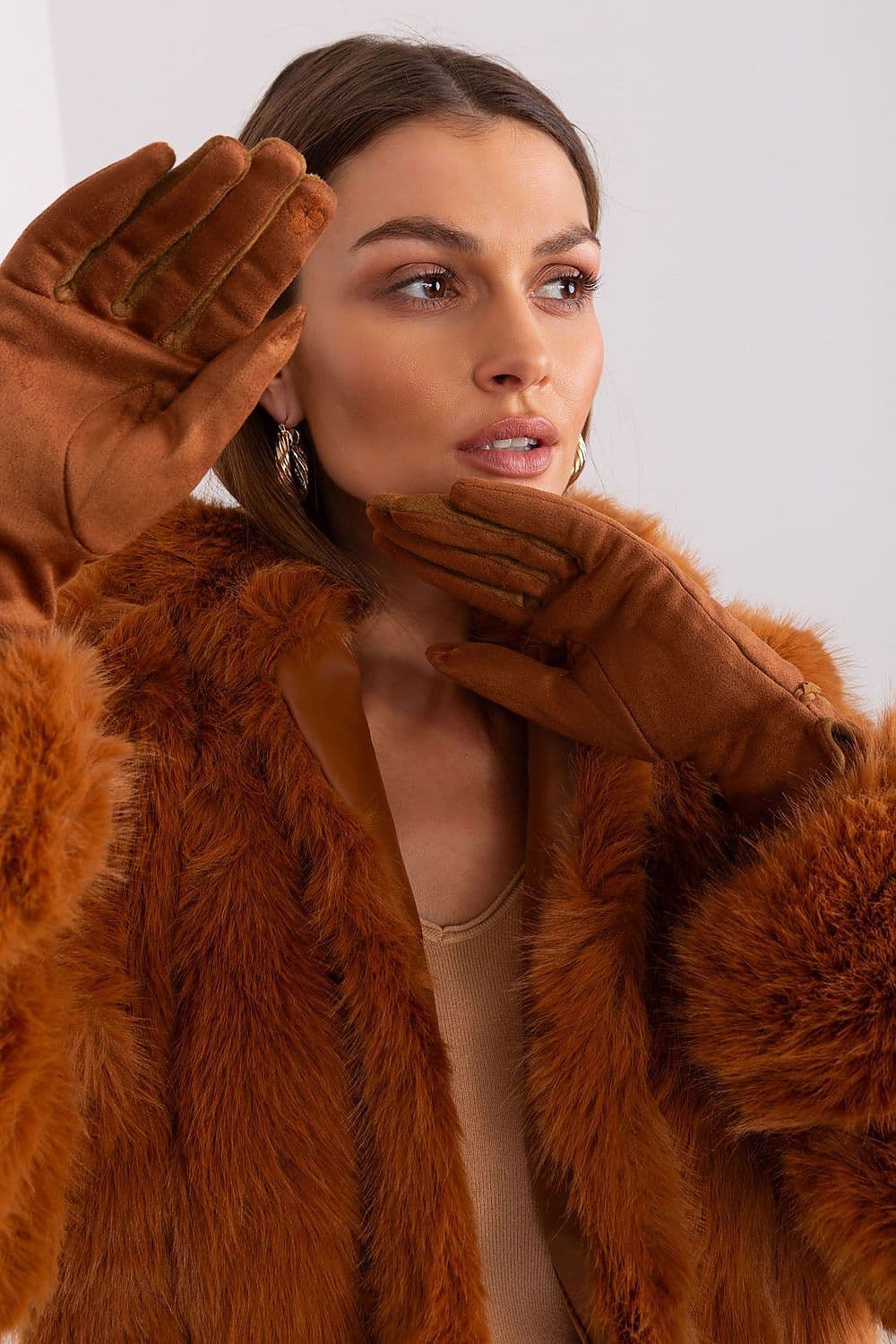 image-Gloves AT