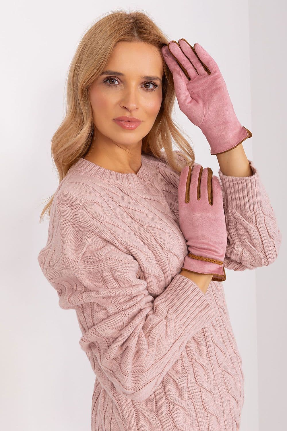 image-Gloves AT