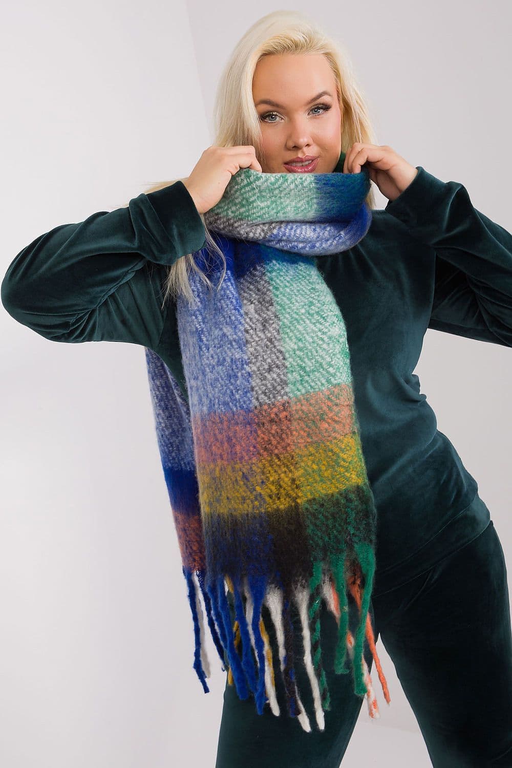 image-Shawl AT