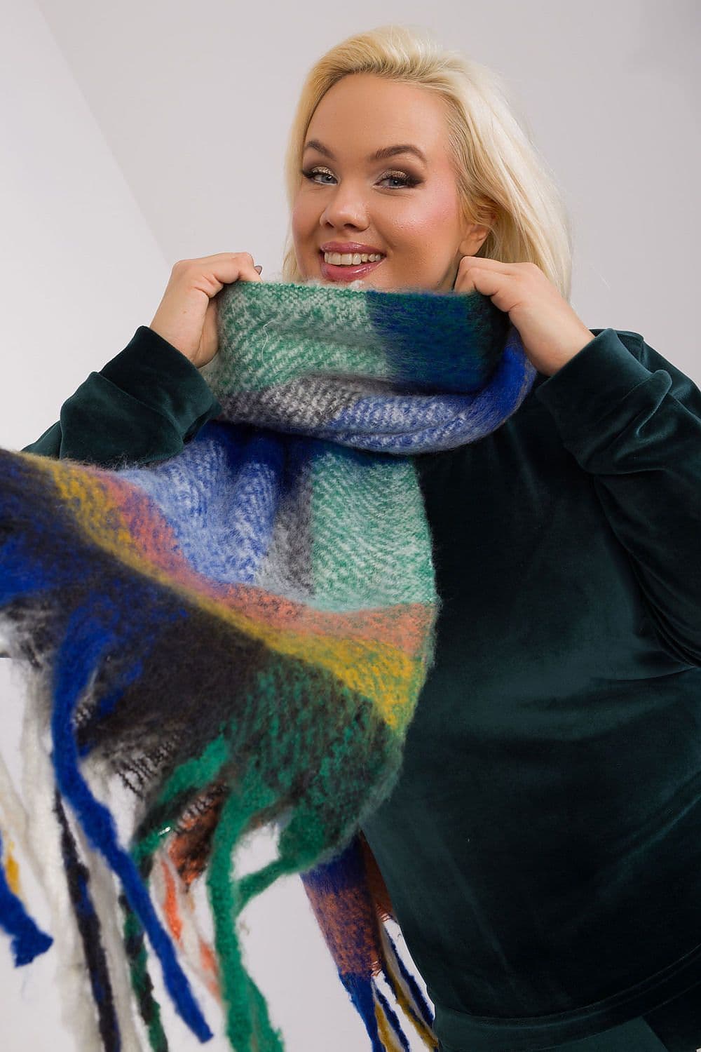 image-Shawl AT