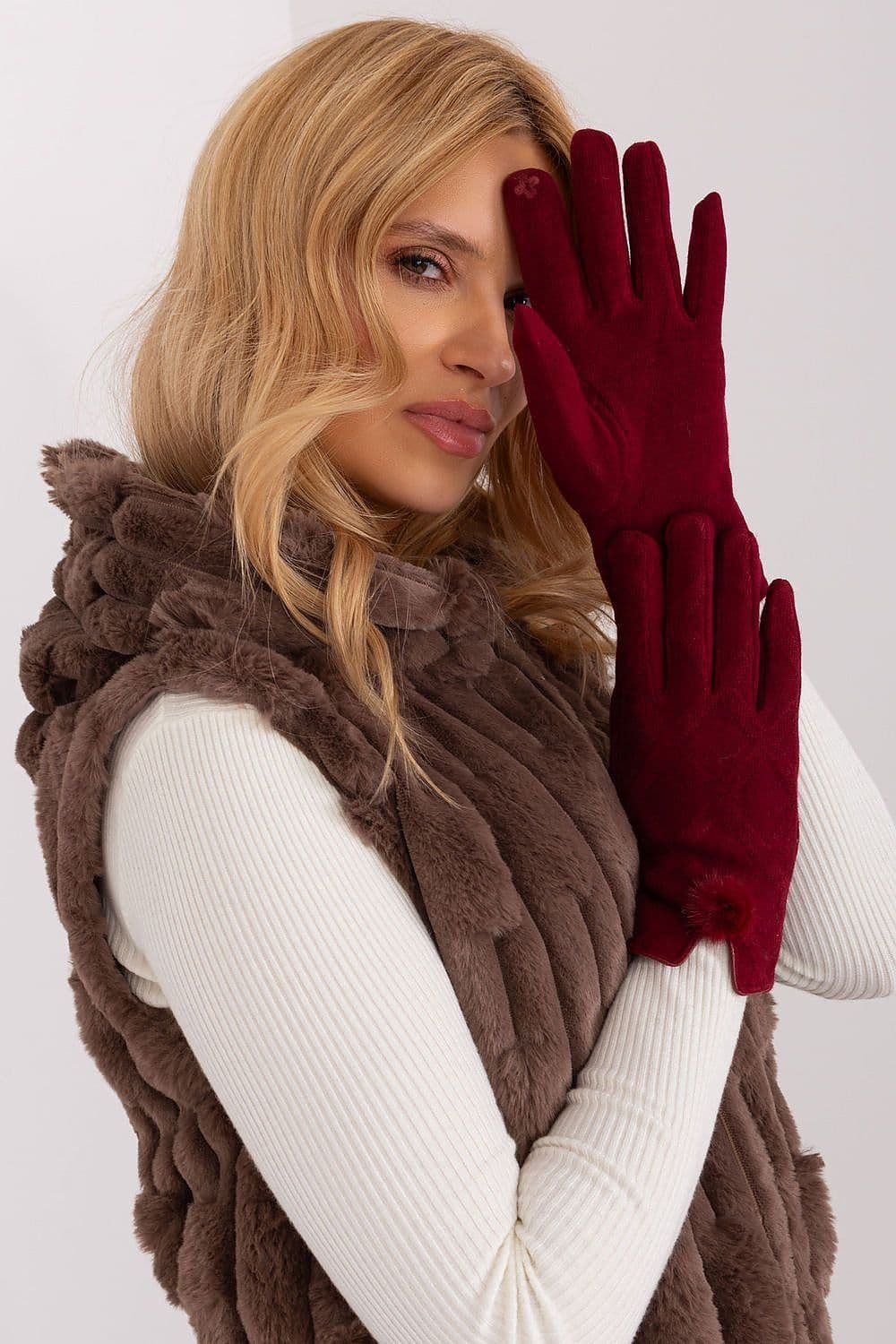 image-Gloves AT