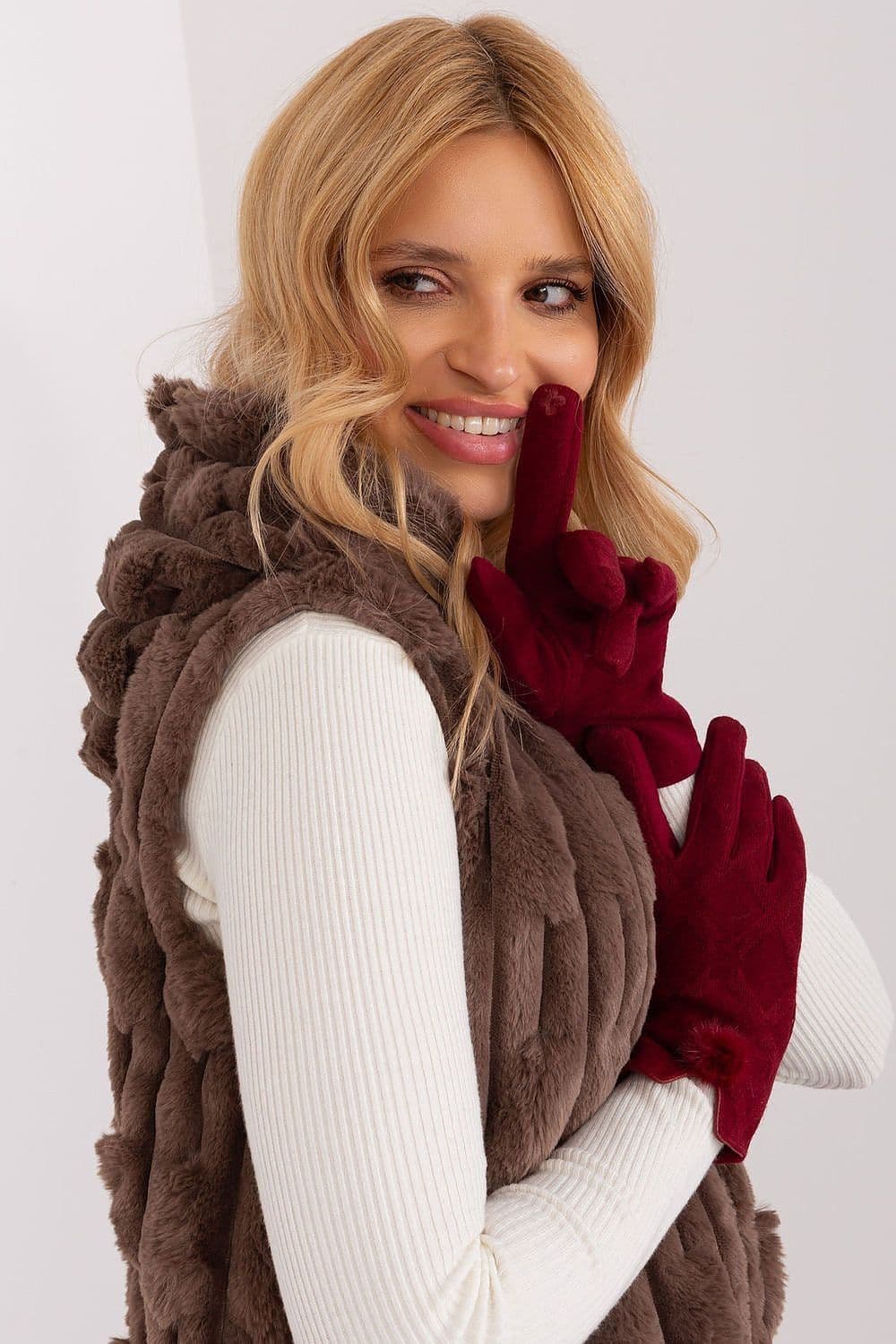 image-Gloves AT
