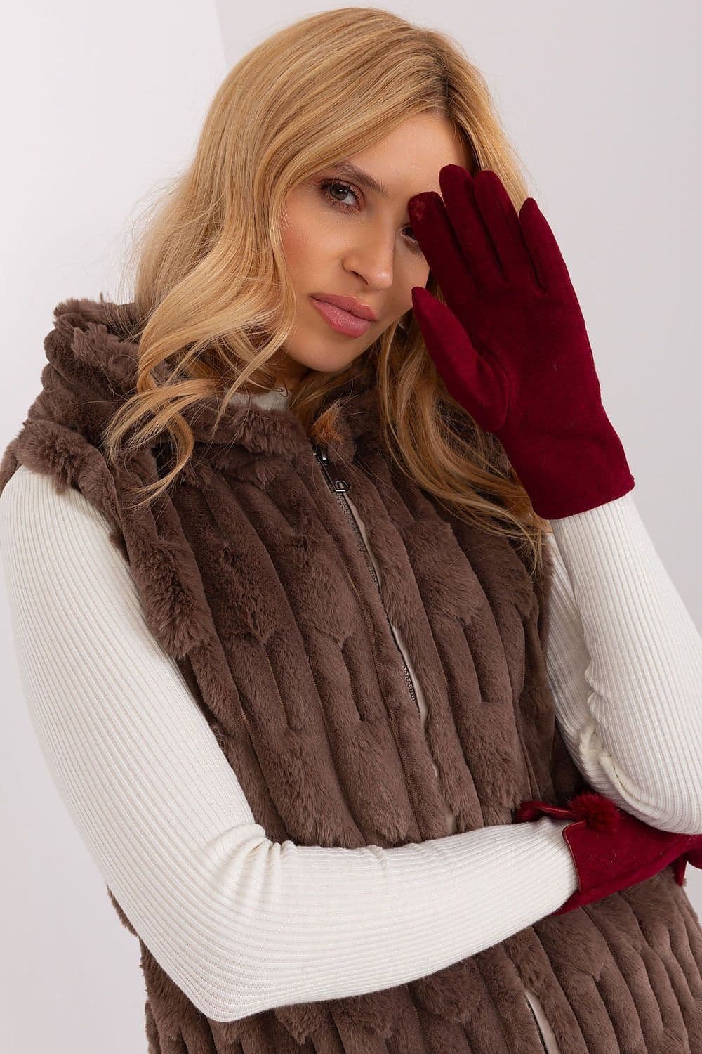 image-Gloves AT