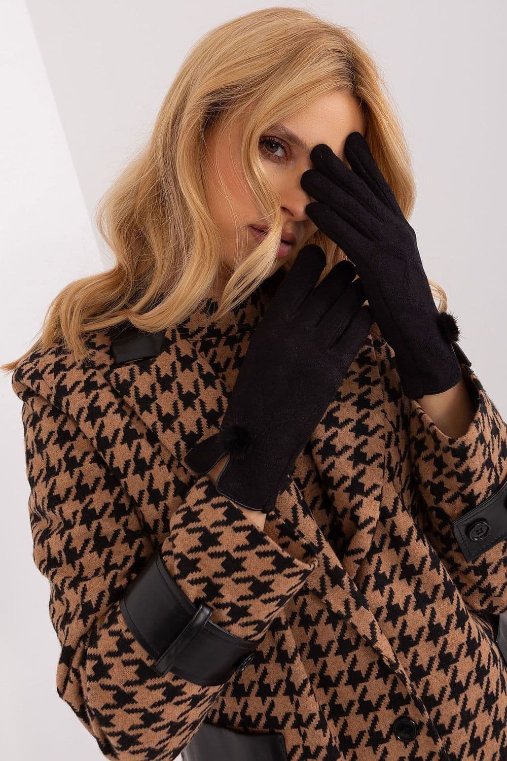 image-Gloves AT